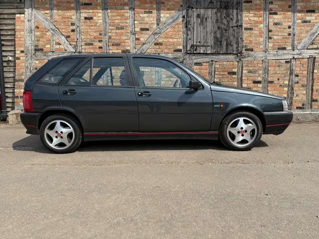 A dark grey Fiat Tipo Sedicivalvole in profile